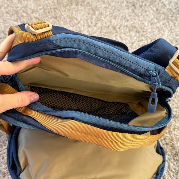 Dakine Mens Snowboarding Backpack Blue and Yellow Backpack - Picture 8 of 16